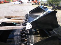 80in HD Tooth Bucket with Side Cutters ONE PER LOT