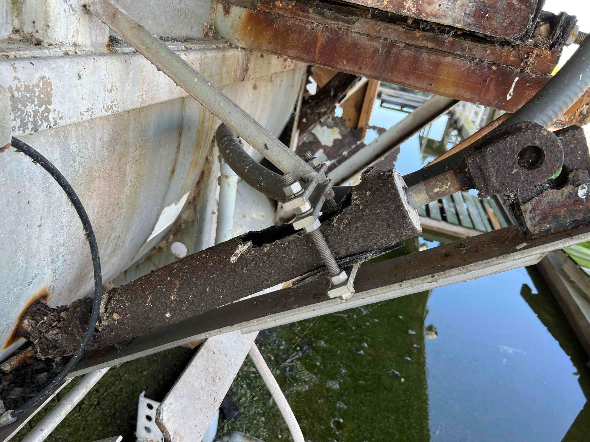Adams 8 Ton Weigh Hopper
