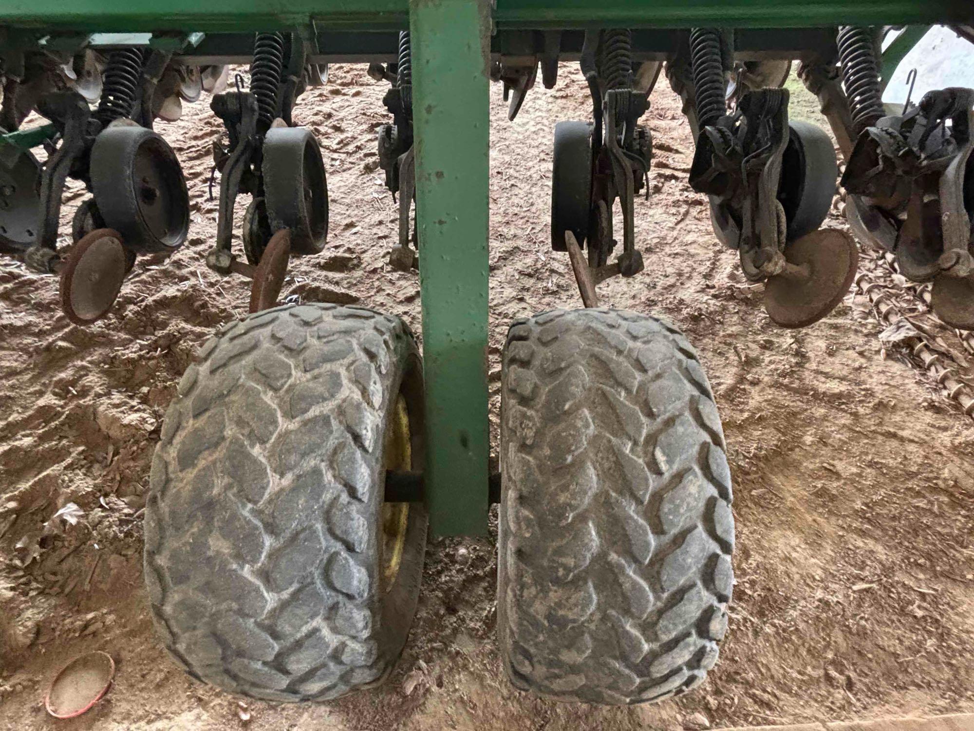 John Deere 1590 Drill