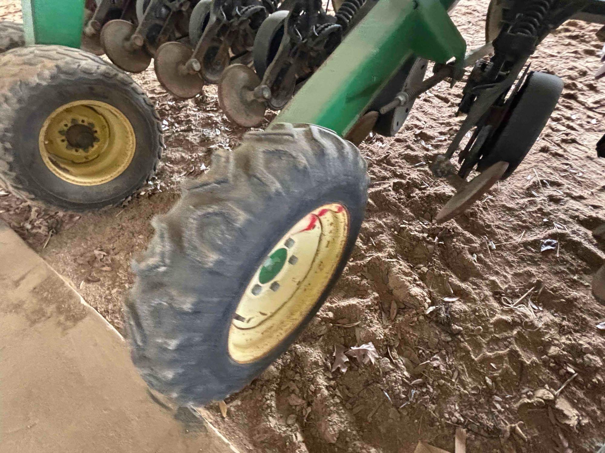 John Deere 1590 Drill