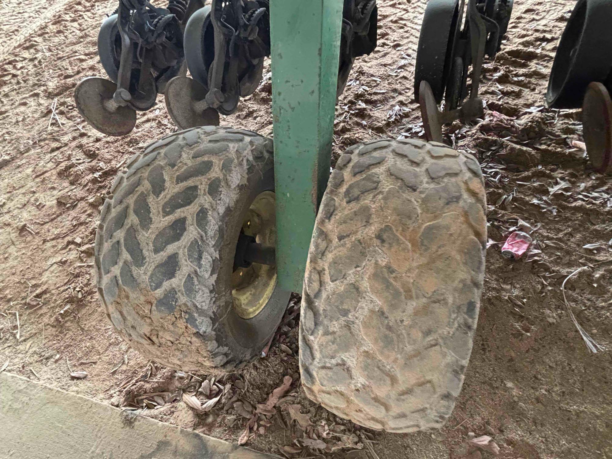 John Deere 1590 Drill