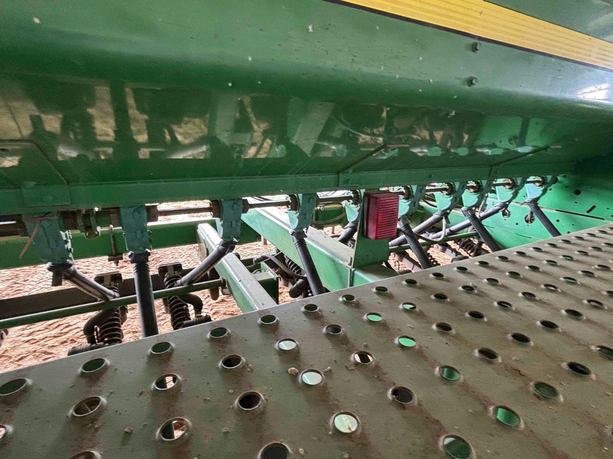 John Deere 1590 Drill