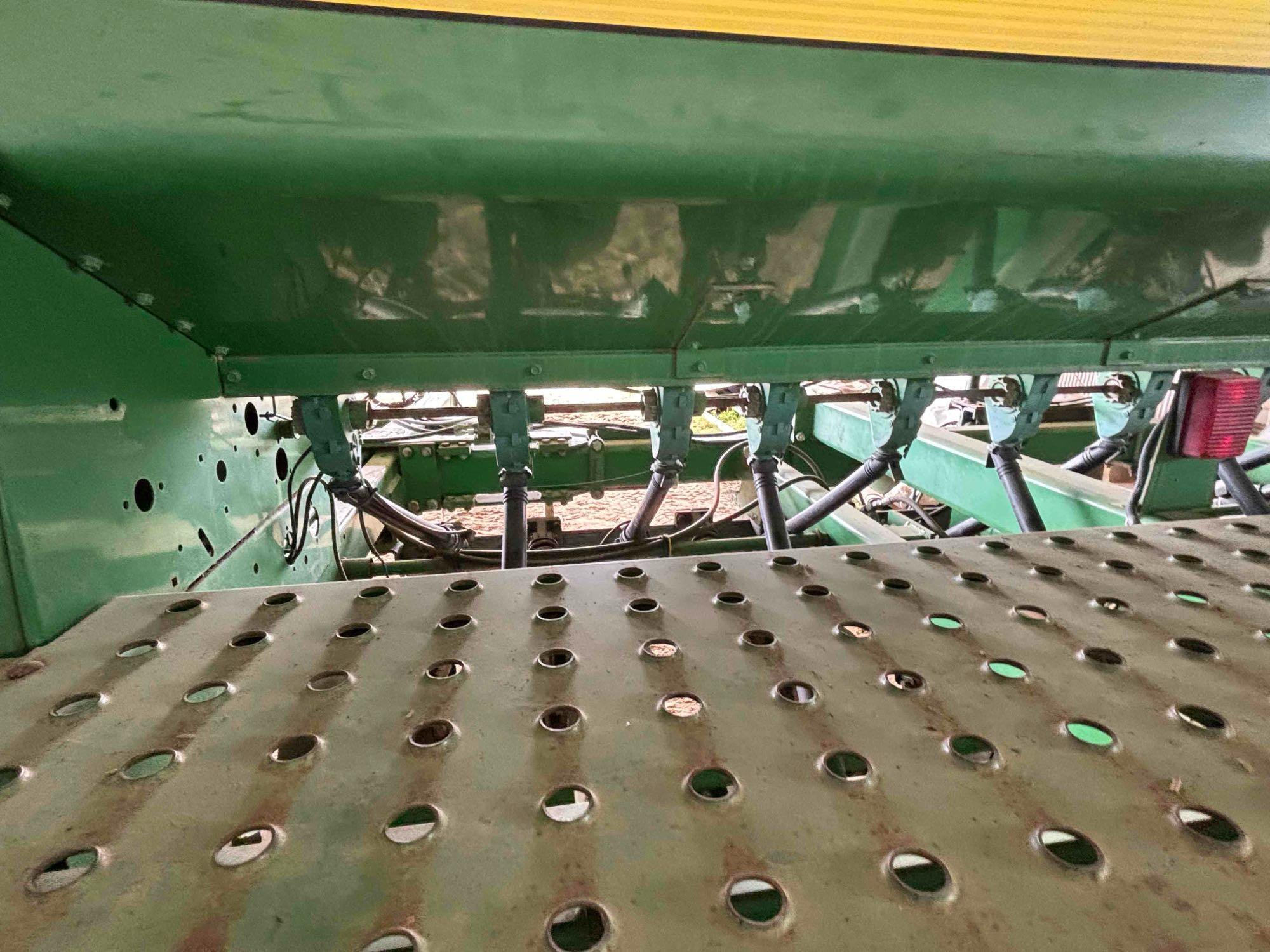 John Deere 1590 Drill