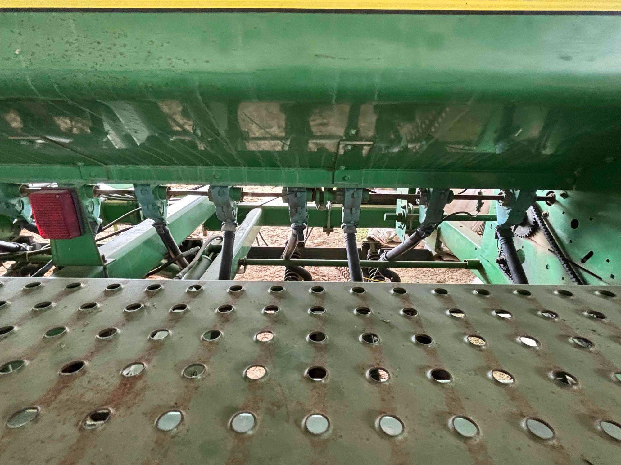 John Deere 1590 Drill