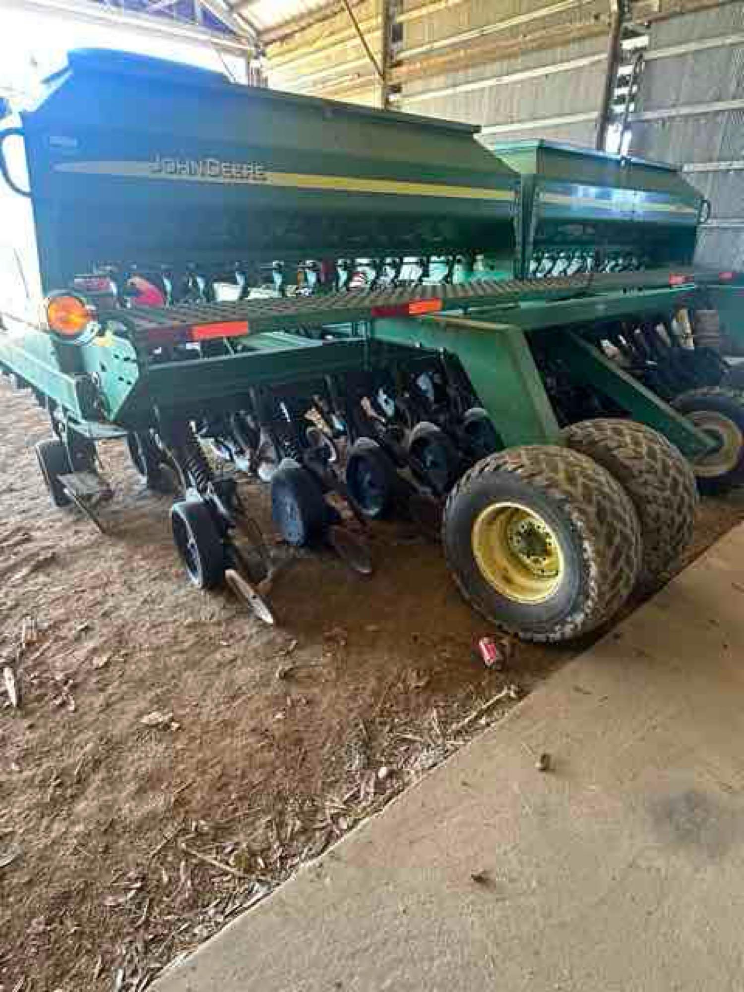 John Deere 1590 Drill