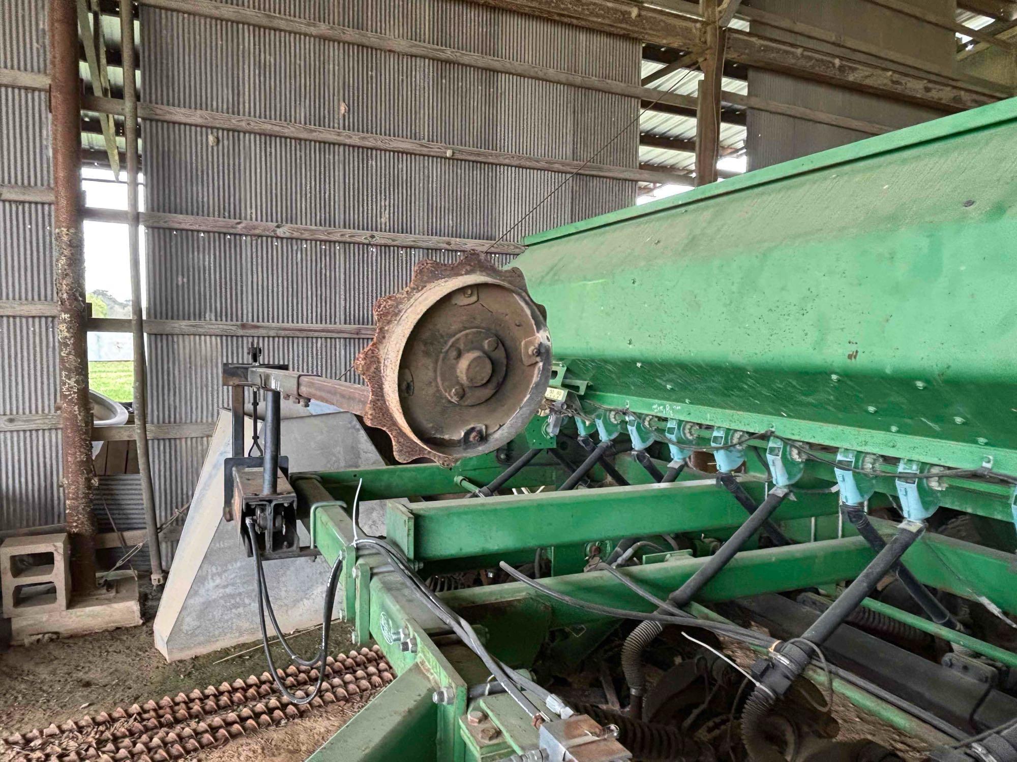 John Deere 1590 Drill