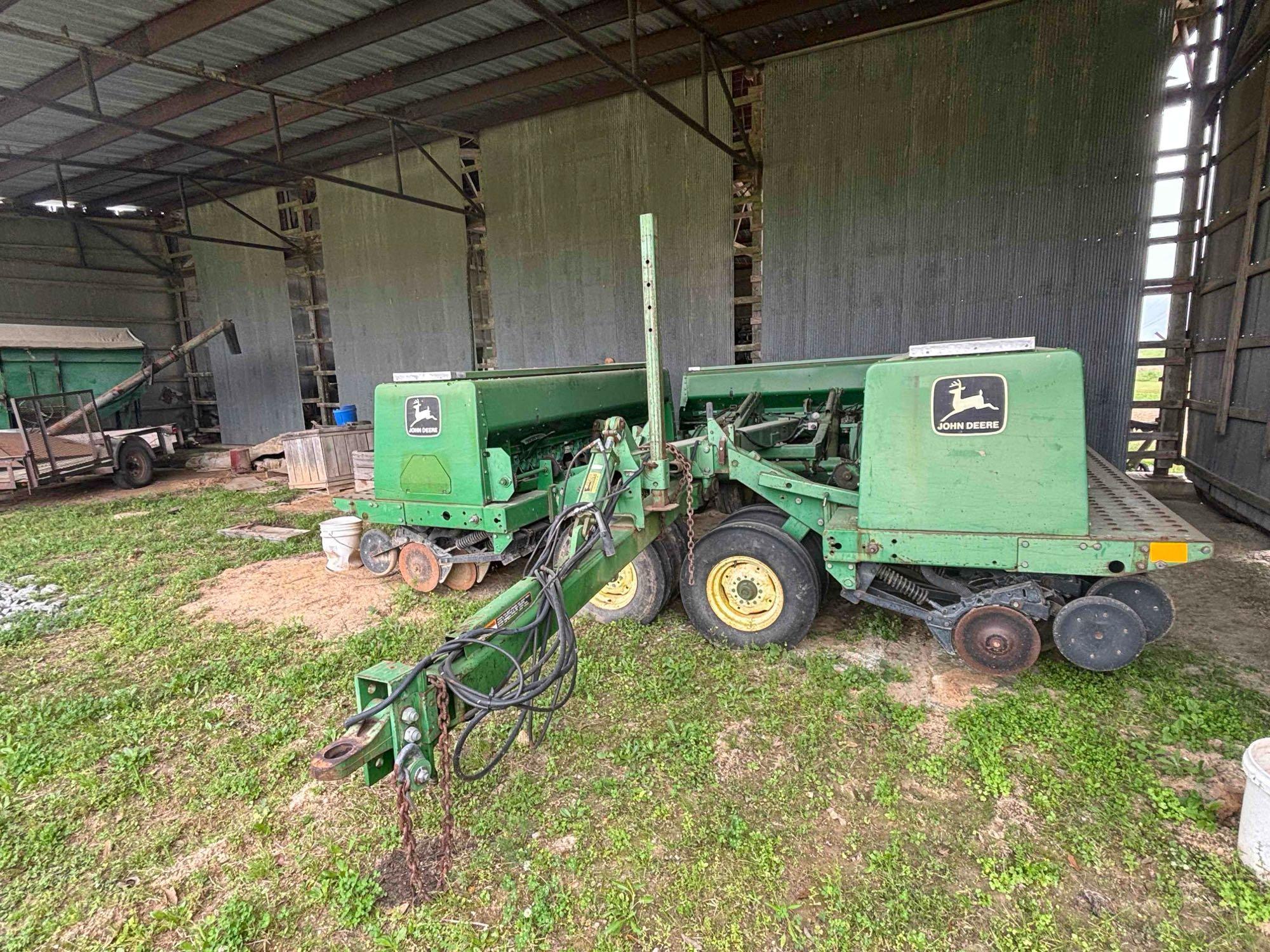 John Deere 455 Drill 30 ft