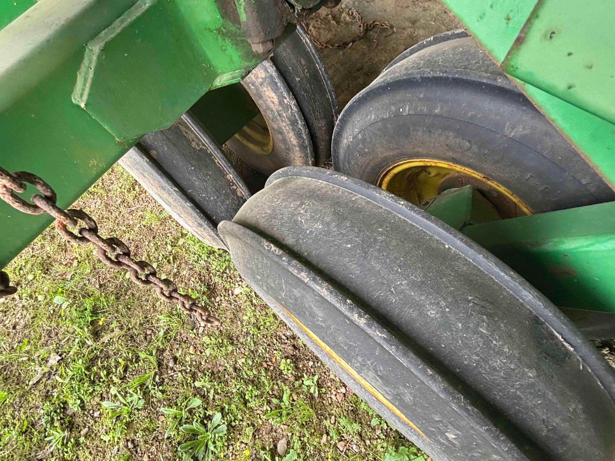 John Deere 455 Drill 30 ft