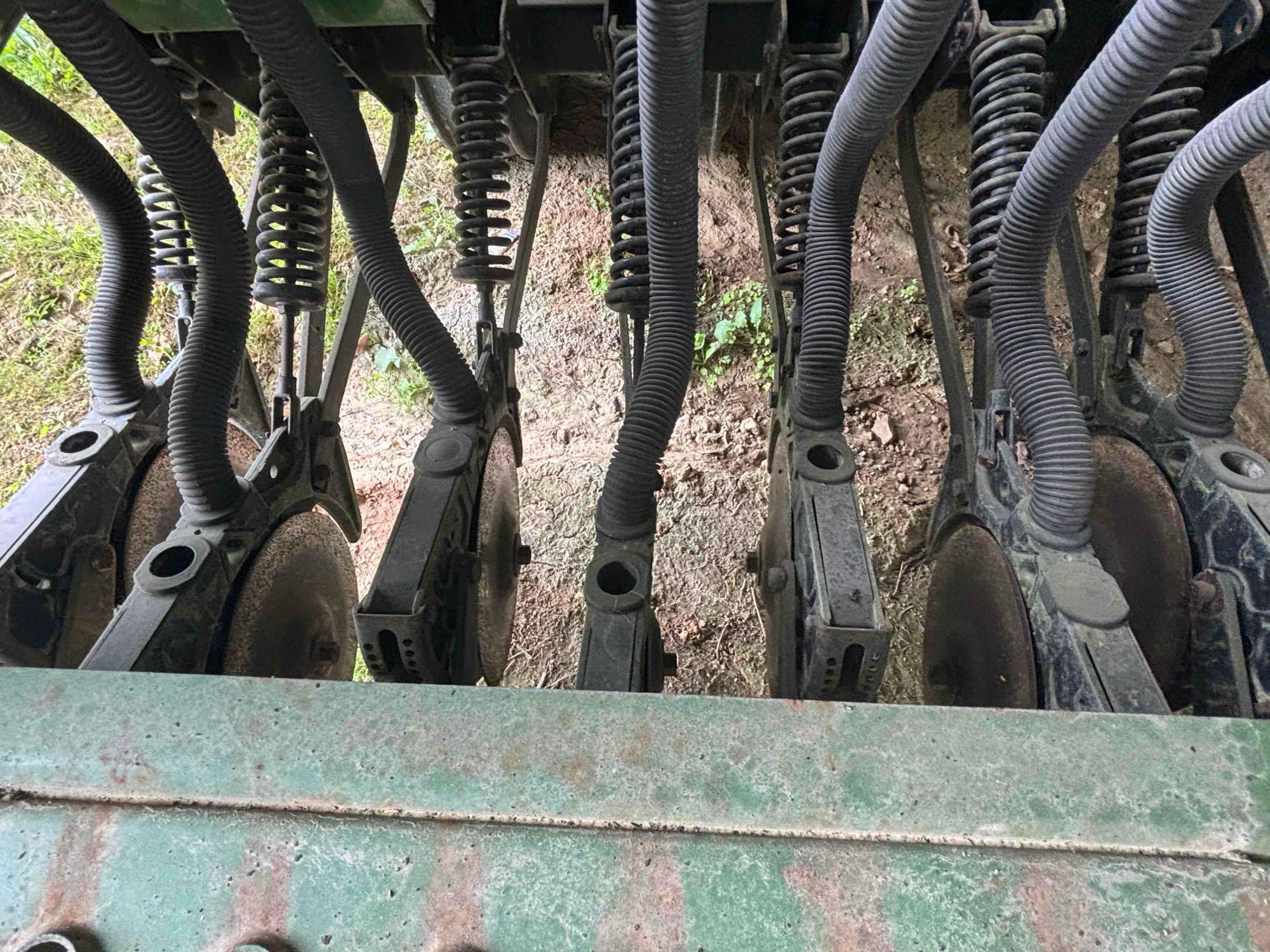 John Deere 455 Drill 30 ft