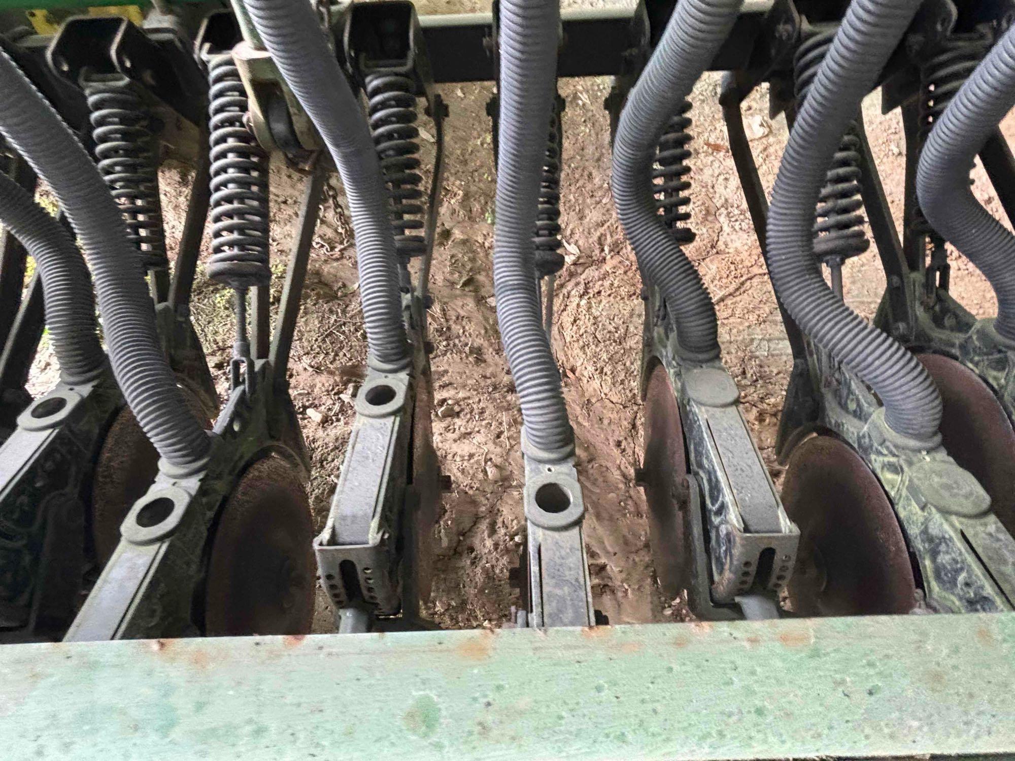 John Deere 455 Drill 30 ft