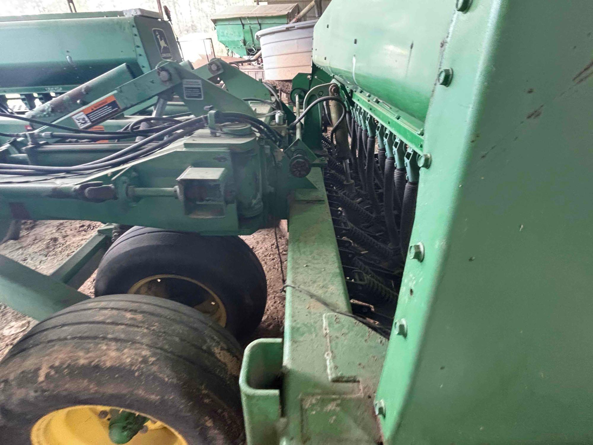 John Deere 455 Drill 30 ft