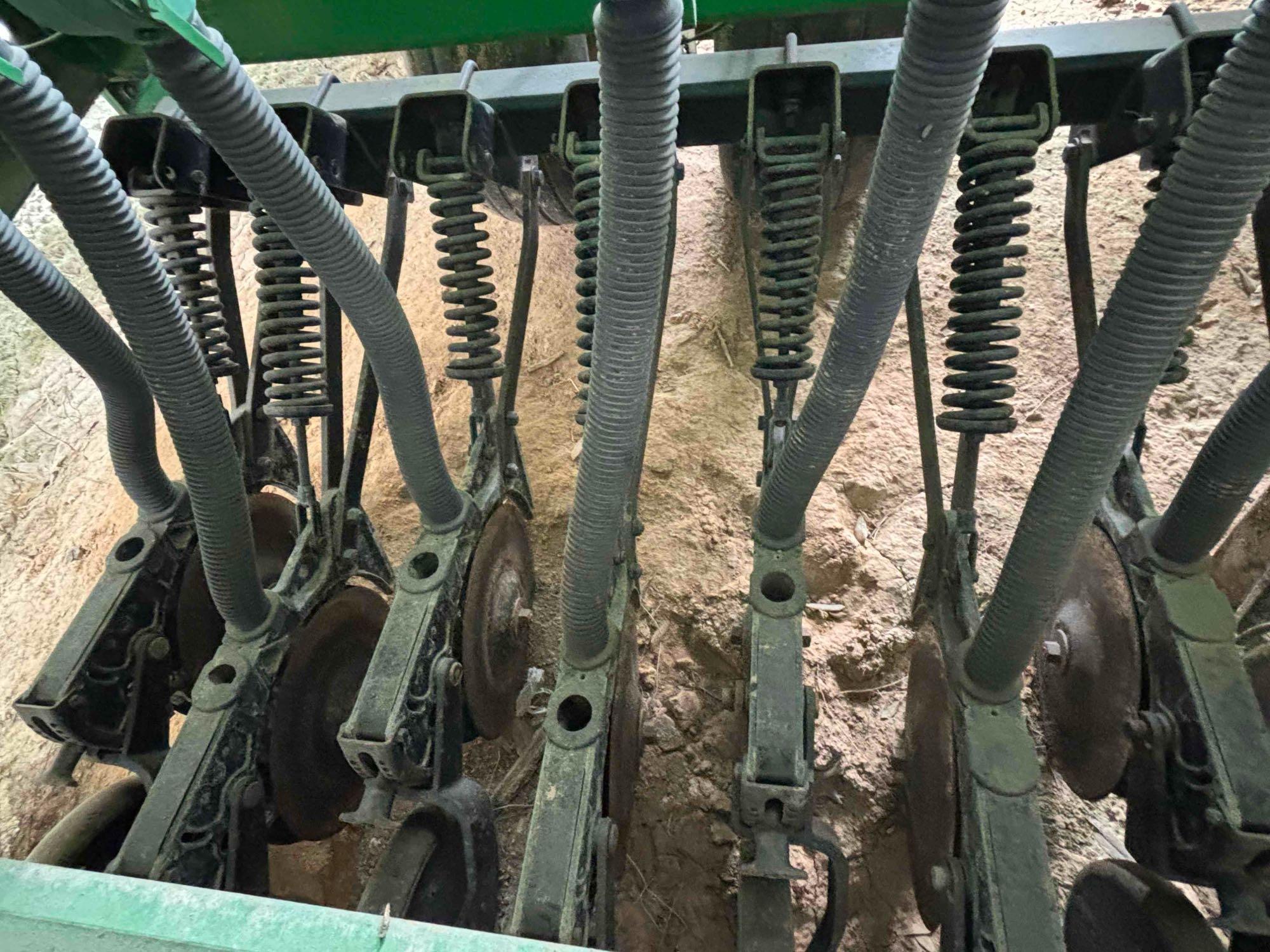 John Deere 455 Drill 30 ft