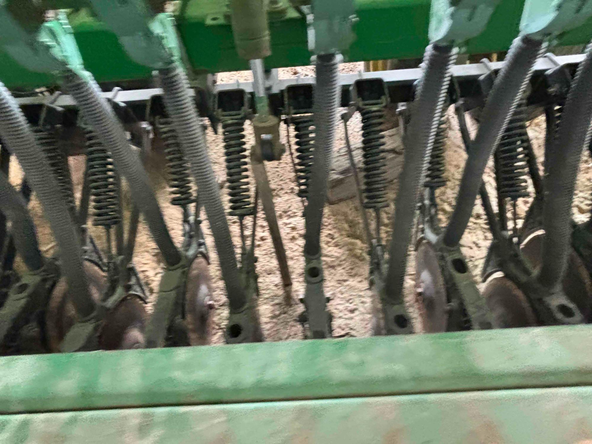 John Deere 455 Drill 30 ft