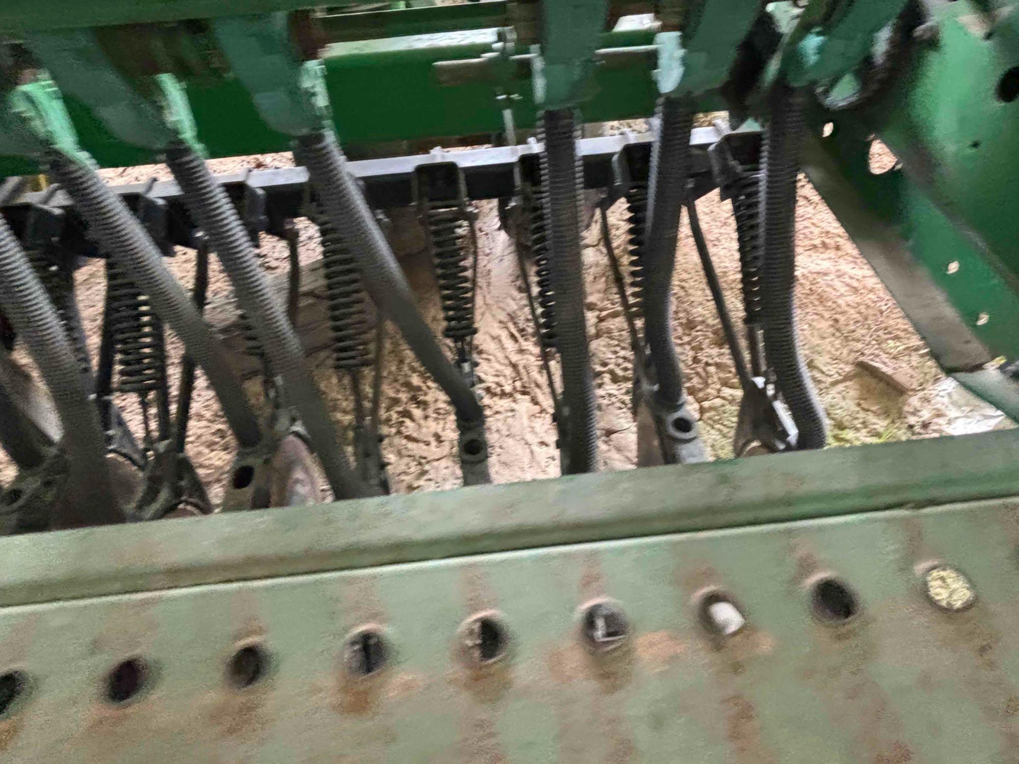 John Deere 455 Drill 30 ft