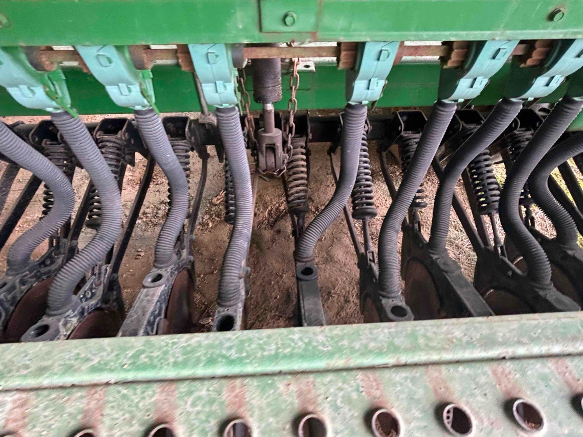 John Deere 455 Drill 30 ft