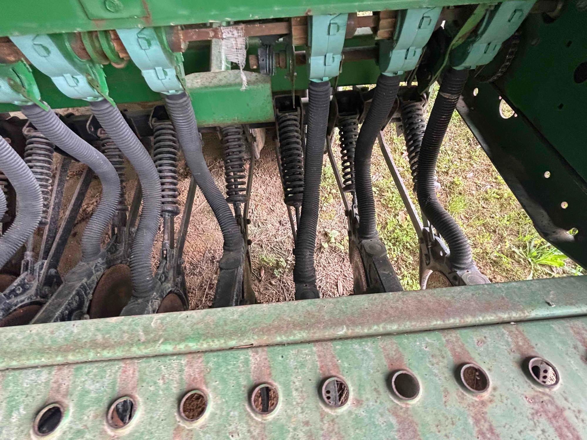John Deere 455 Drill 30 ft