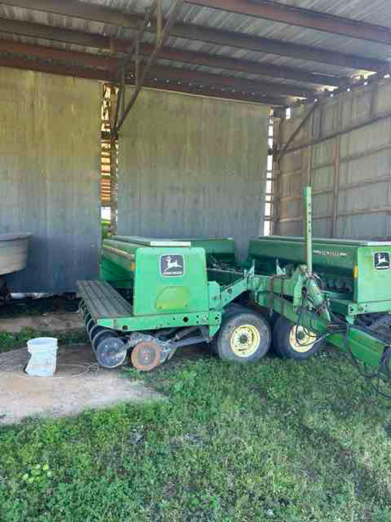 John Deere 455 Drill 30 ft