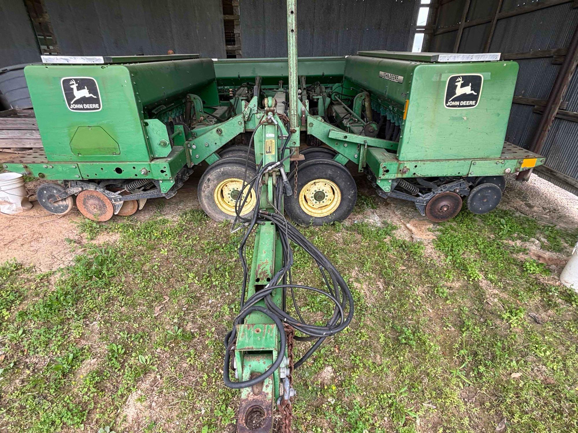 John Deere 455 Drill 30 ft