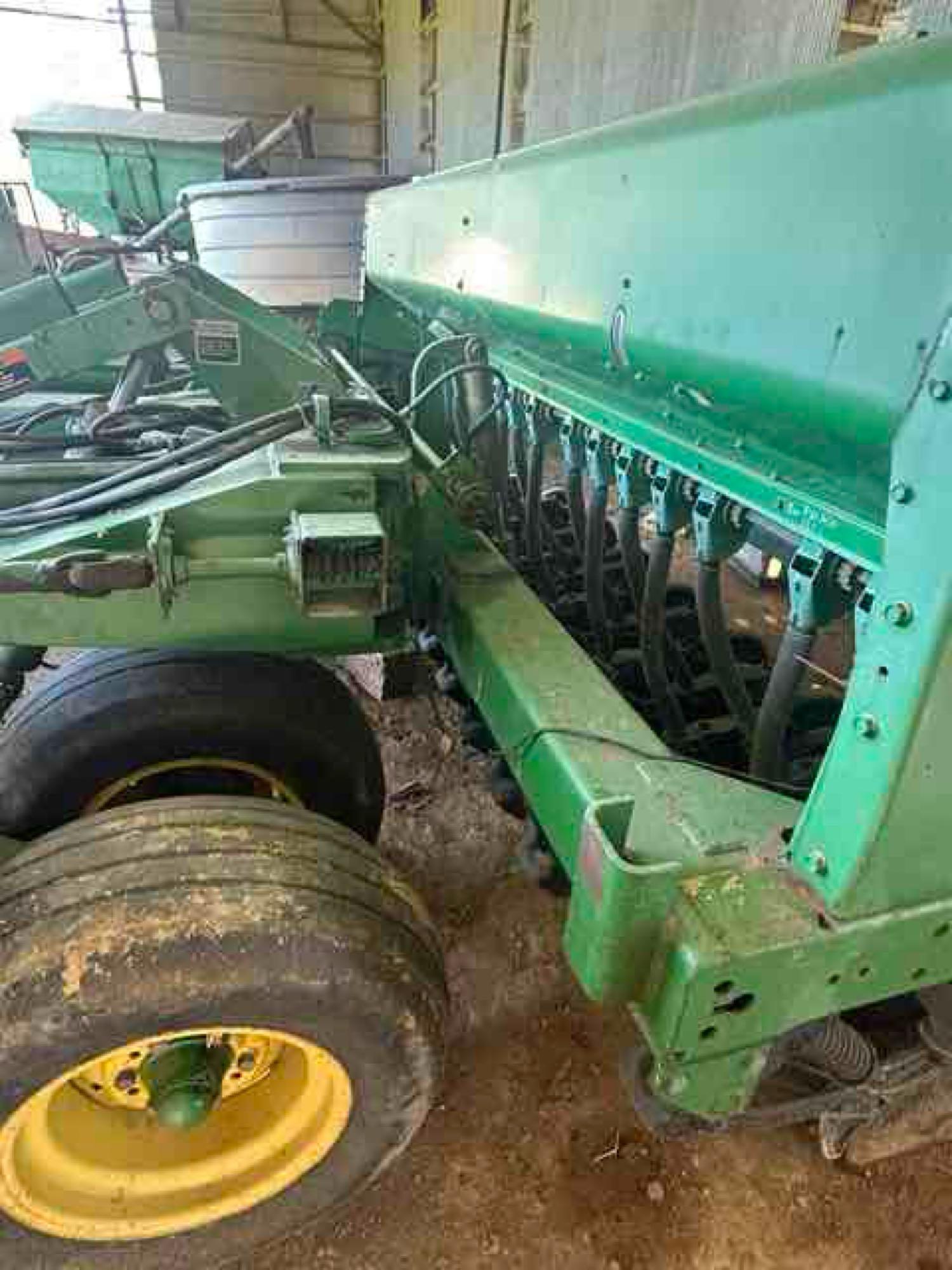 John Deere 455 Drill 30 ft