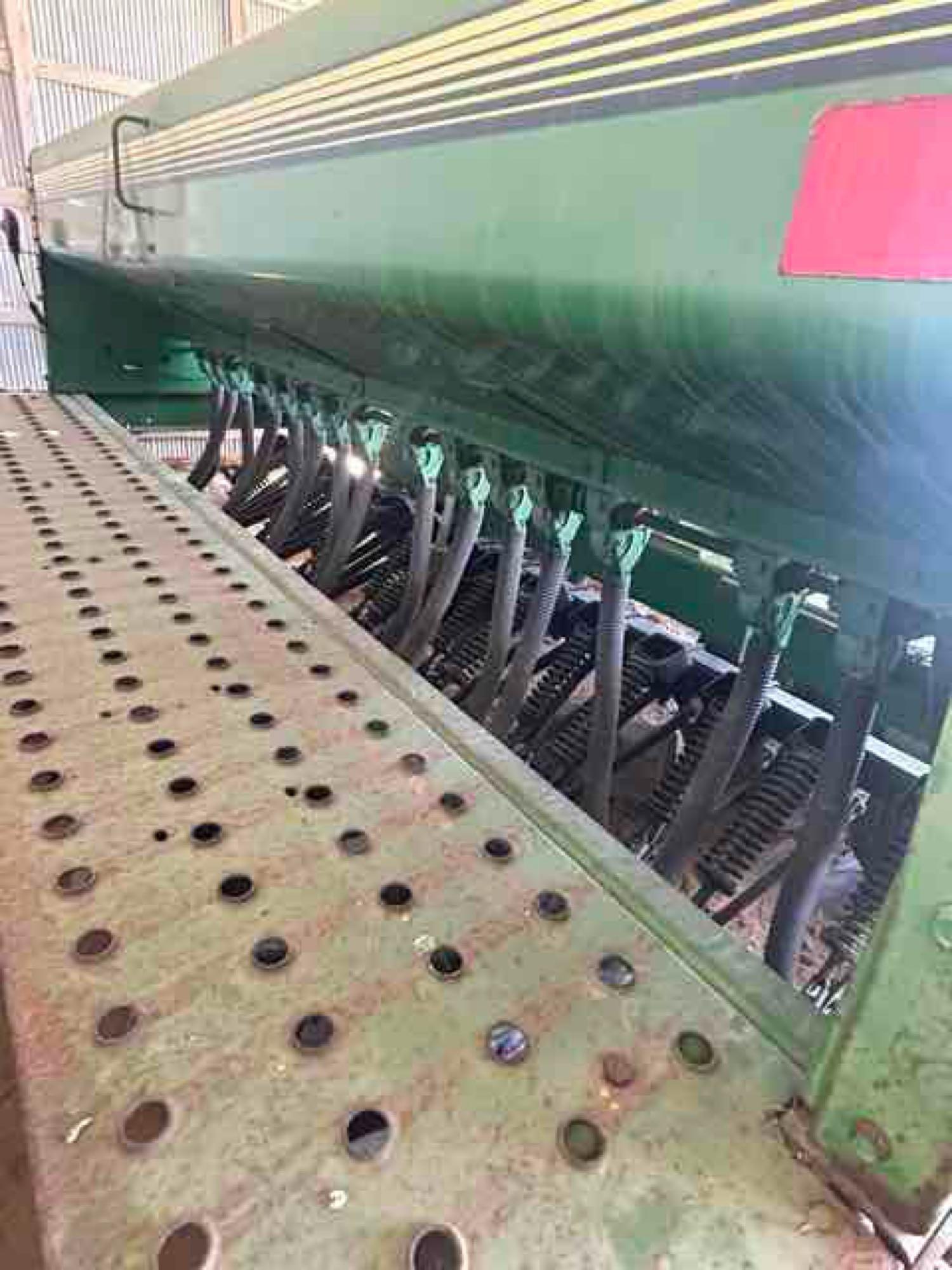 John Deere 455 Drill 30 ft