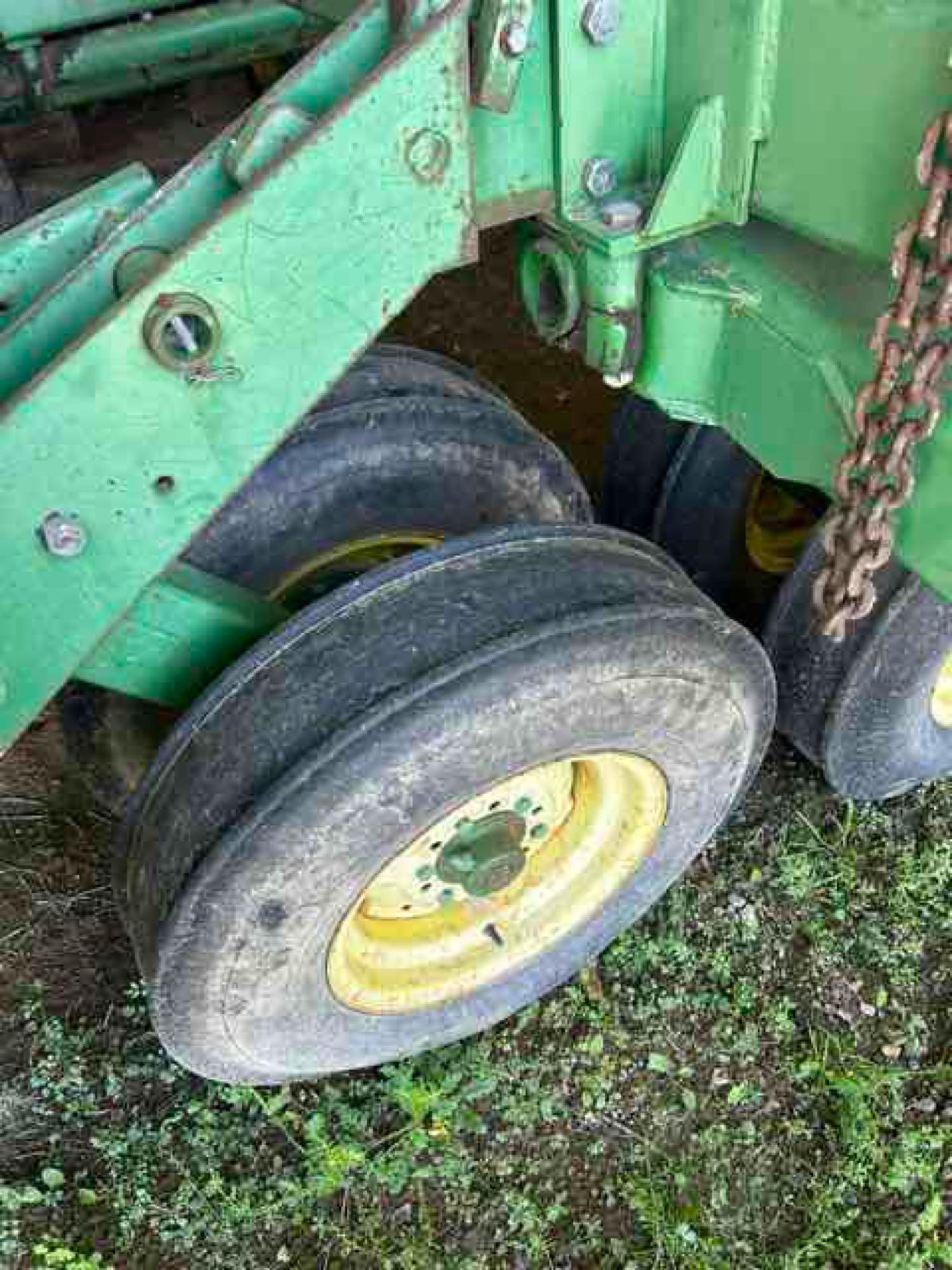 John Deere 455 Drill 30 ft