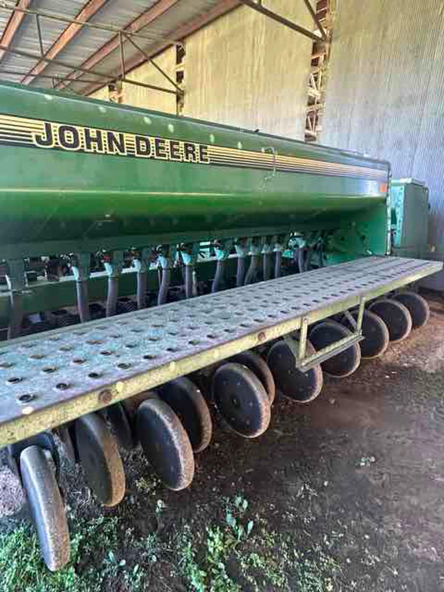 John Deere 455 Drill 30 ft