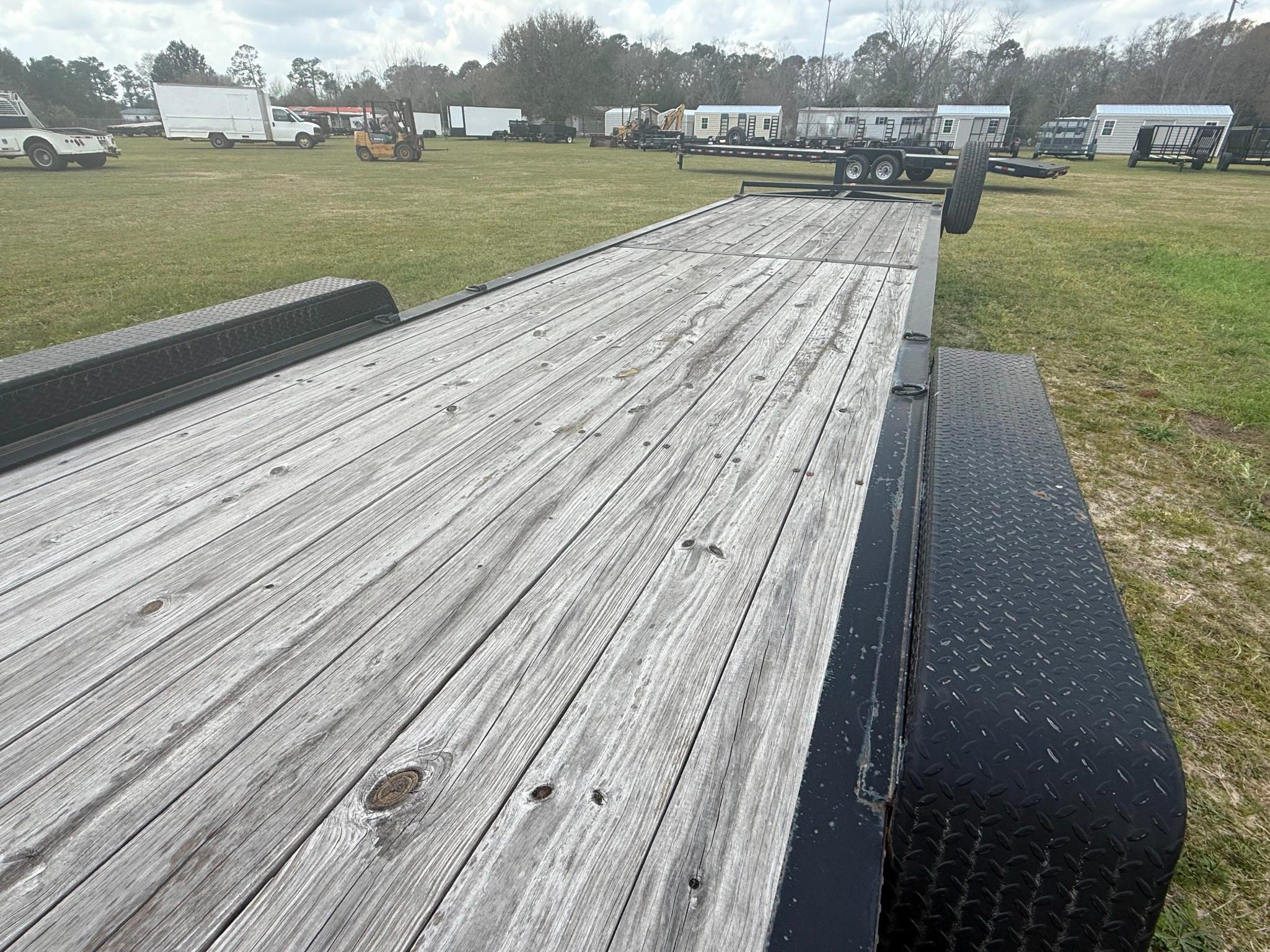 2022 Down2Earth 82in x 34ft Two-Car Hauler