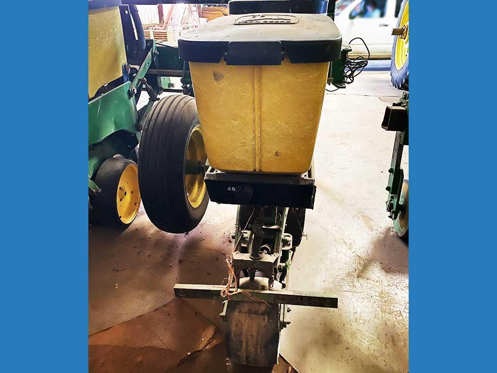 John Deere 7300 MaxEmerge 2 4-Row Planter  Adjustable Row Spacing