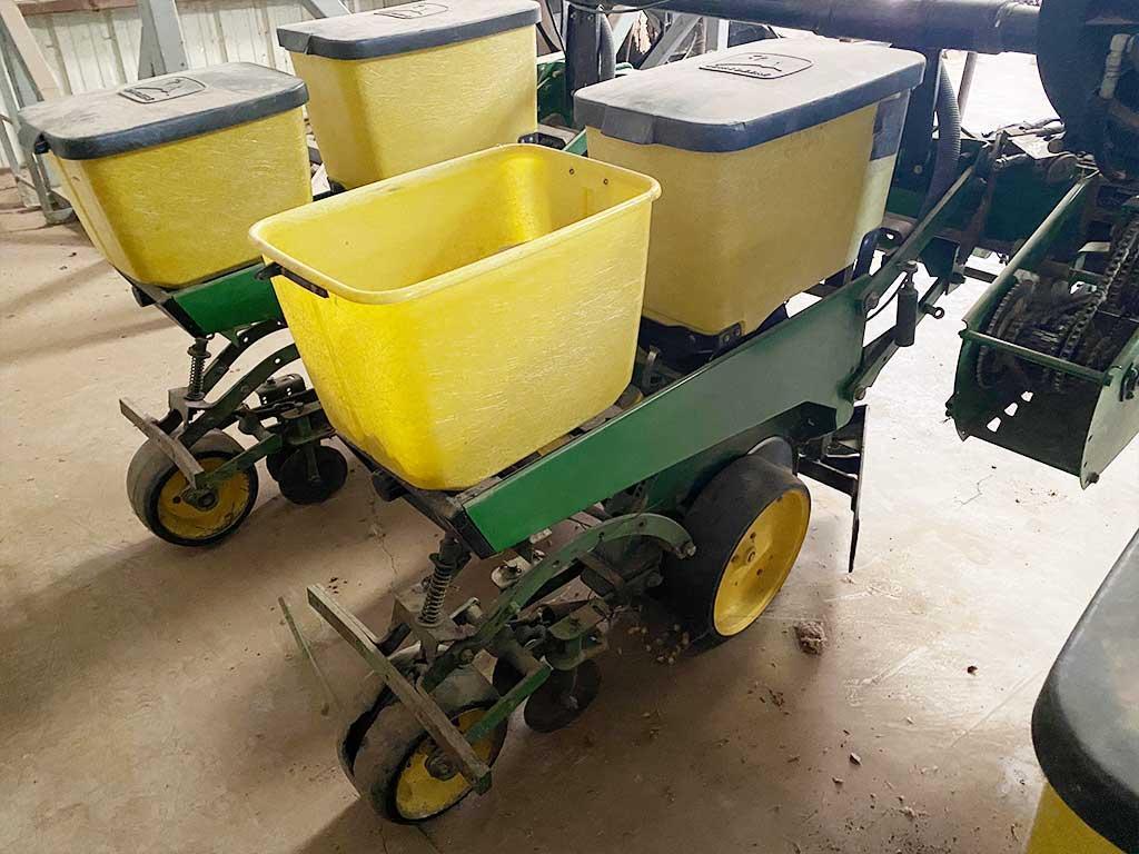 John Deere 7300 MaxEmerge 2 4-Row Planter  Adjustable Row Spacing