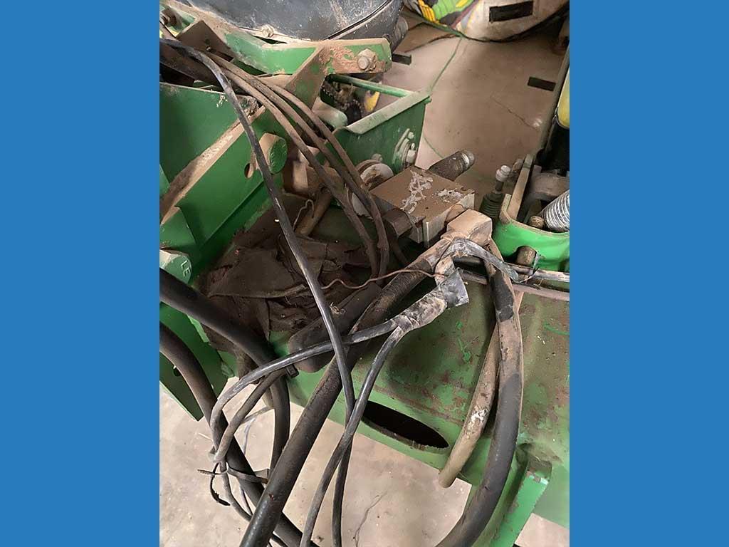 John Deere 7300 MaxEmerge 2 4-Row Planter  Adjustable Row Spacing