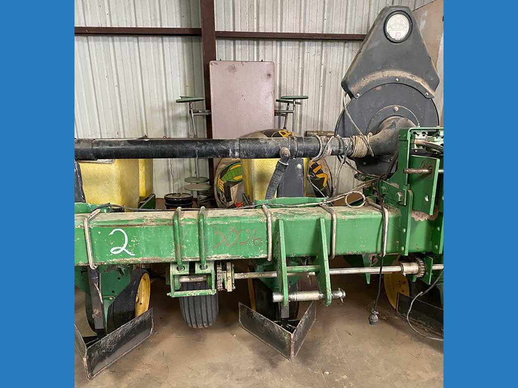 John Deere 7300 MaxEmerge 2 4-Row Planter  Adjustable Row Spacing
