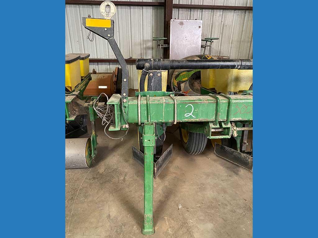 John Deere 7300 MaxEmerge 2 4-Row Planter  Adjustable Row Spacing