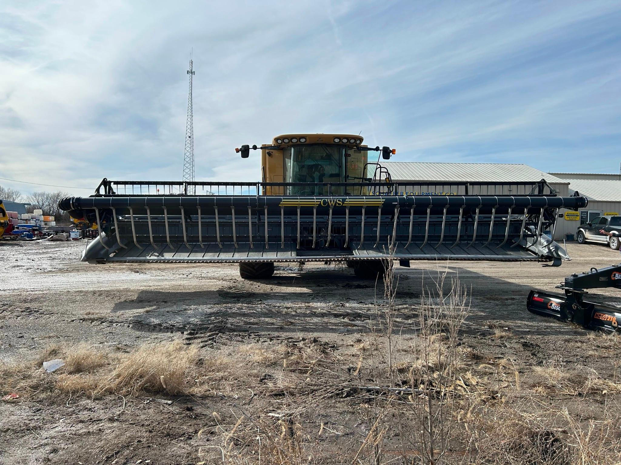 2010 Gleaner 9250 Draper Head  30' with Crary Air Wind System