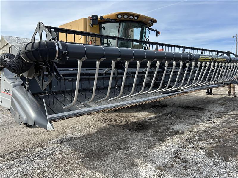 2010 Gleaner 9250 Draper Head  30' with Crary Air Wind System