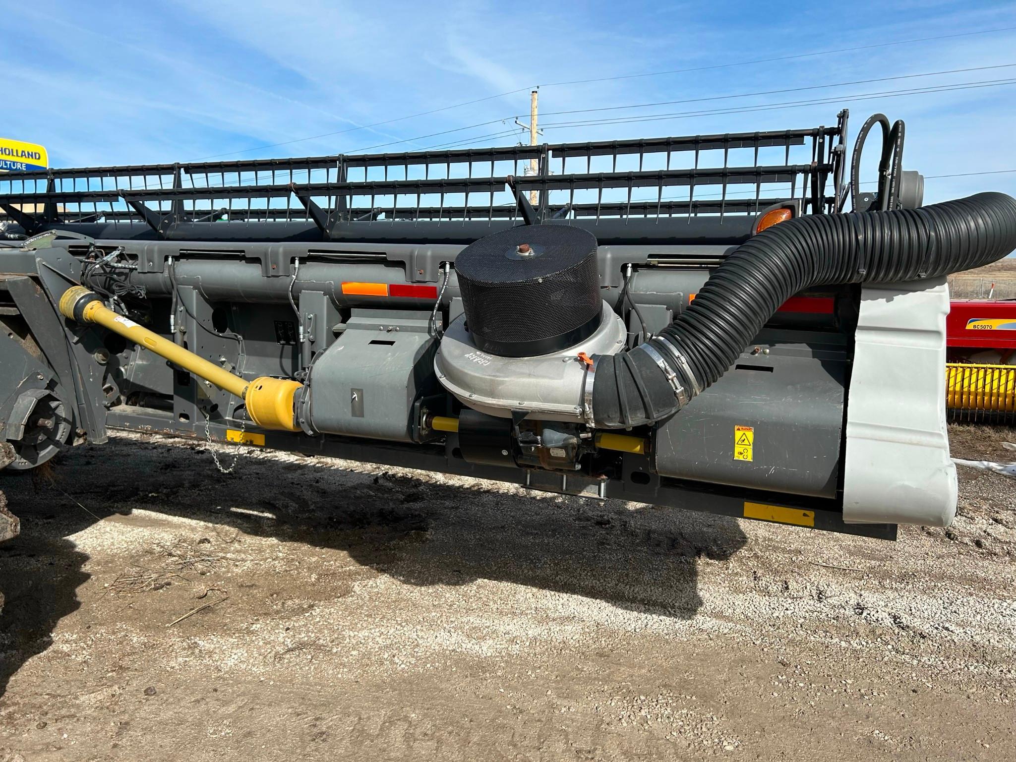 2010 Gleaner 9250 Draper Head  30' with Crary Air Wind System