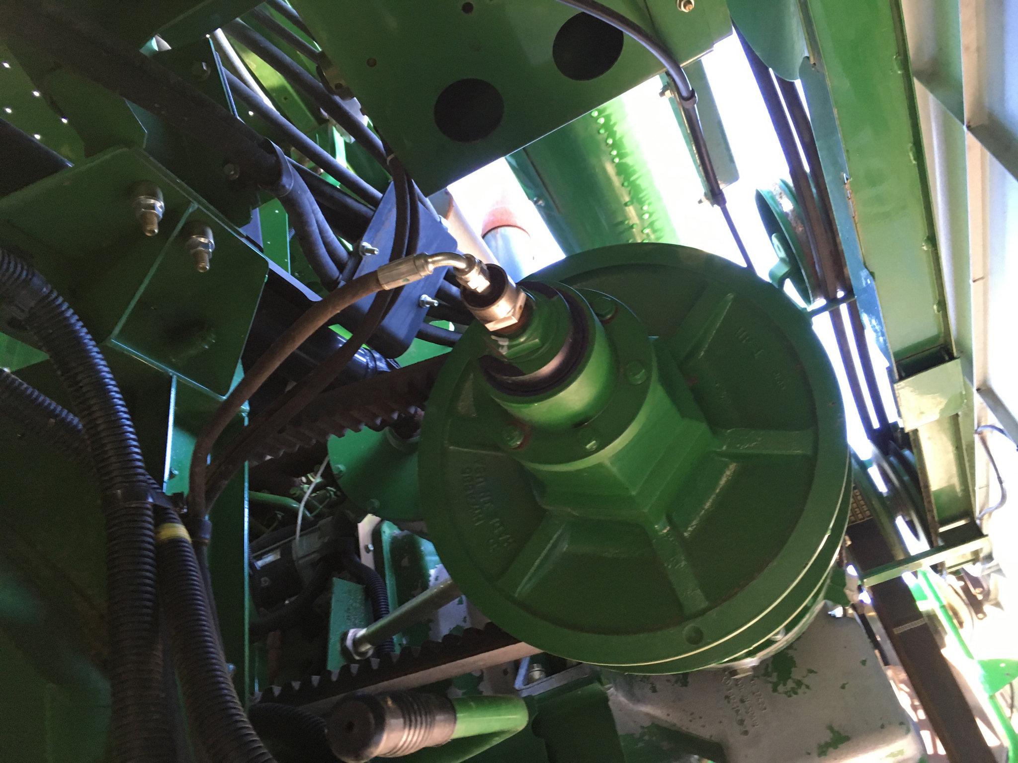 2011 JOHN DEERE 9570S