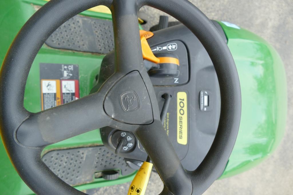 JD Lawn tractor