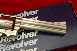 Smith & Wesson 682-2 357 Magnum Revolver