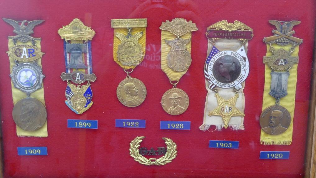 Display Case of GAR Medals & Books lot