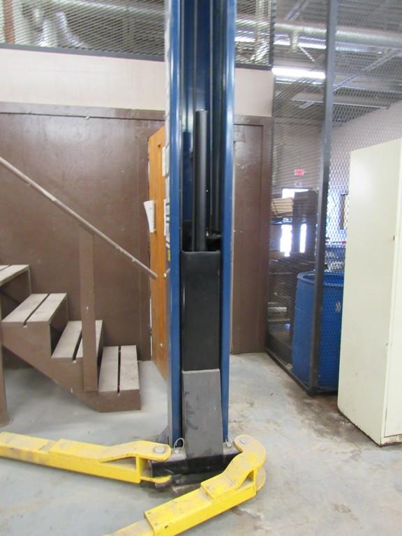 MAGNUM LIFT XL MODEL 10,000 LB