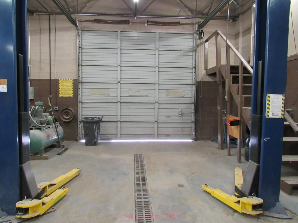 MAGNUM LIFT XL MODEL 10,000 LB