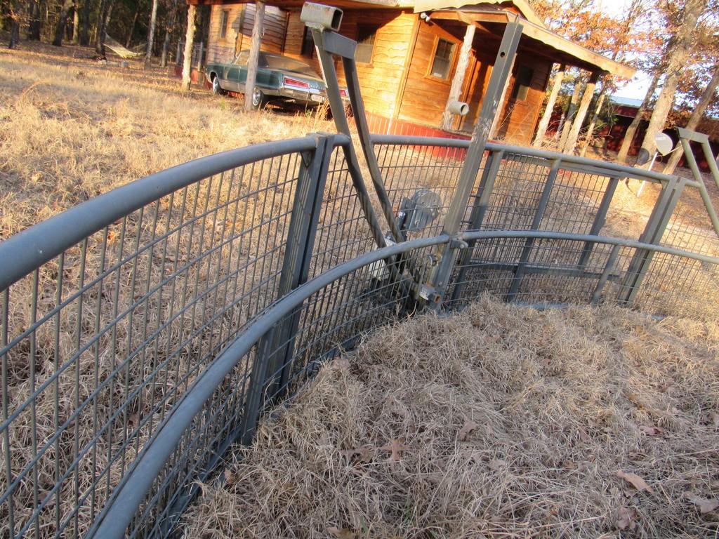 Boar Buster Hog trap w/Next Gen 4G Camera