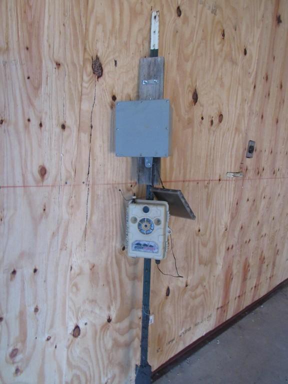 Boar Buster Hog trap w/Next Gen 4G Camera