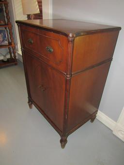 1950's GE radio phonograph in Duncan style cabinet