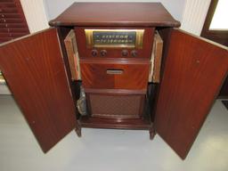 1950's GE radio phonograph in Duncan style cabinet