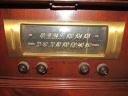 1950's GE radio phonograph in Duncan style cabinet