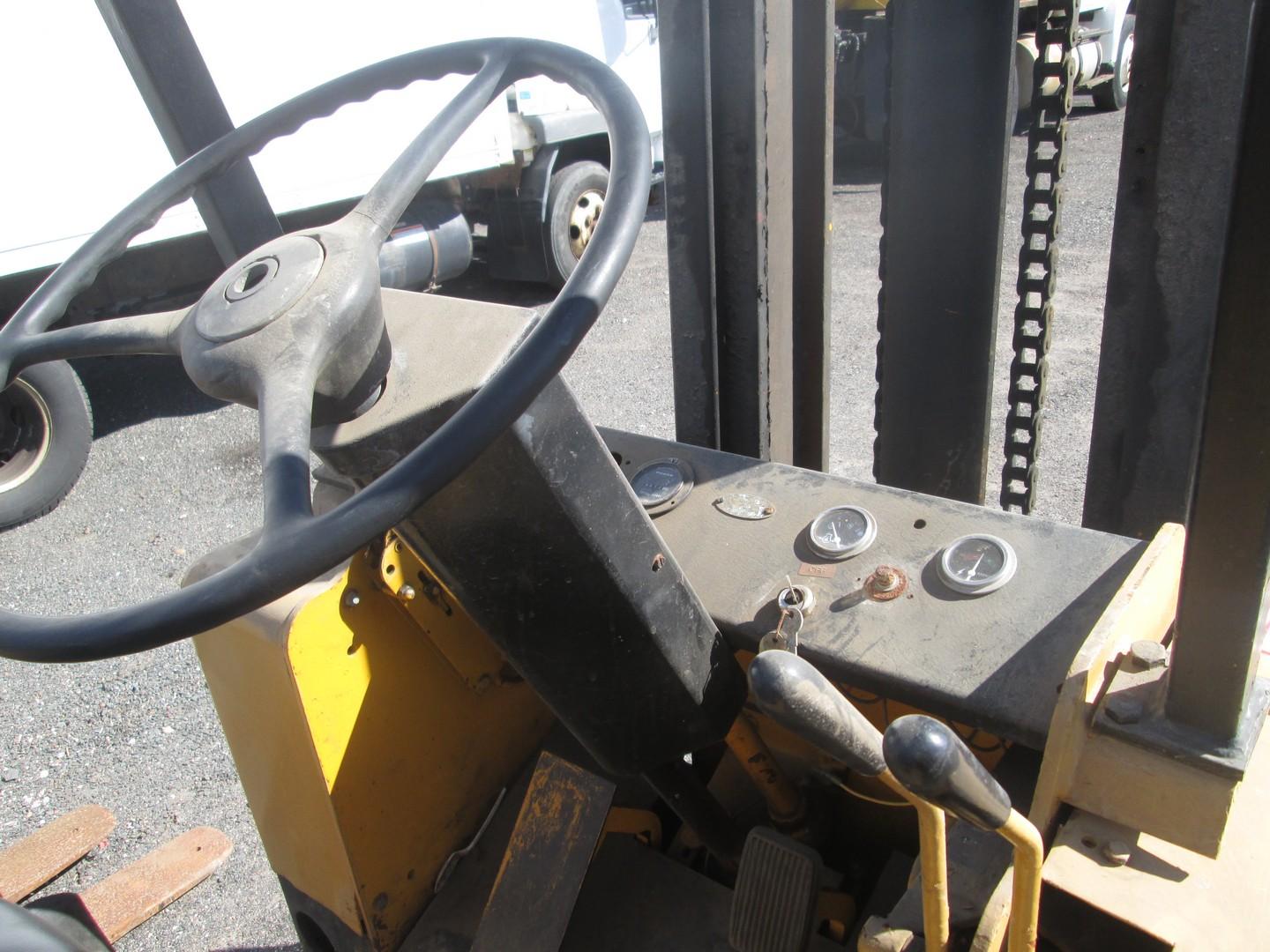 Allis Chalmers ACC 80LPS Forklift