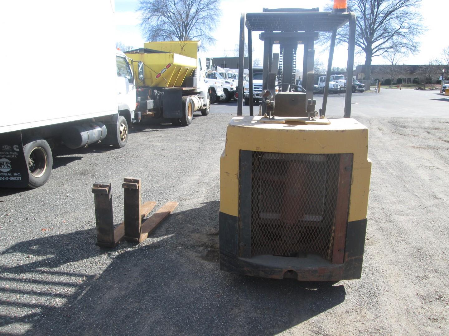 Allis Chalmers ACC 80LPS Forklift