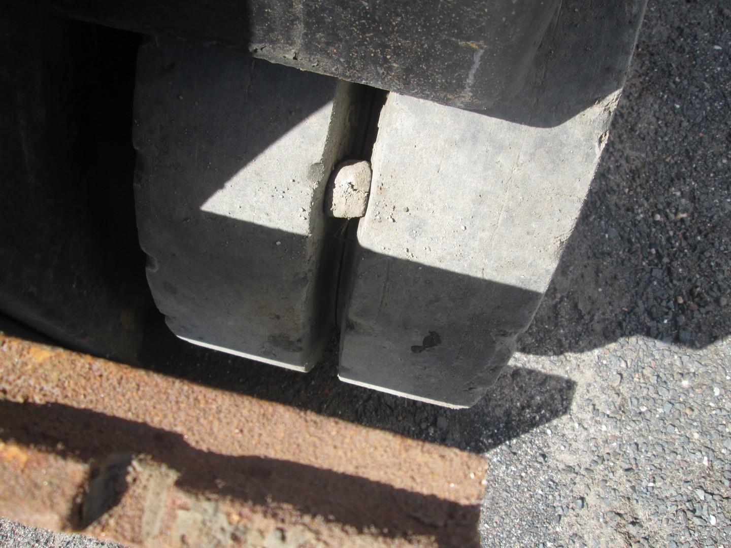 Allis Chalmers ACC 80LPS Forklift