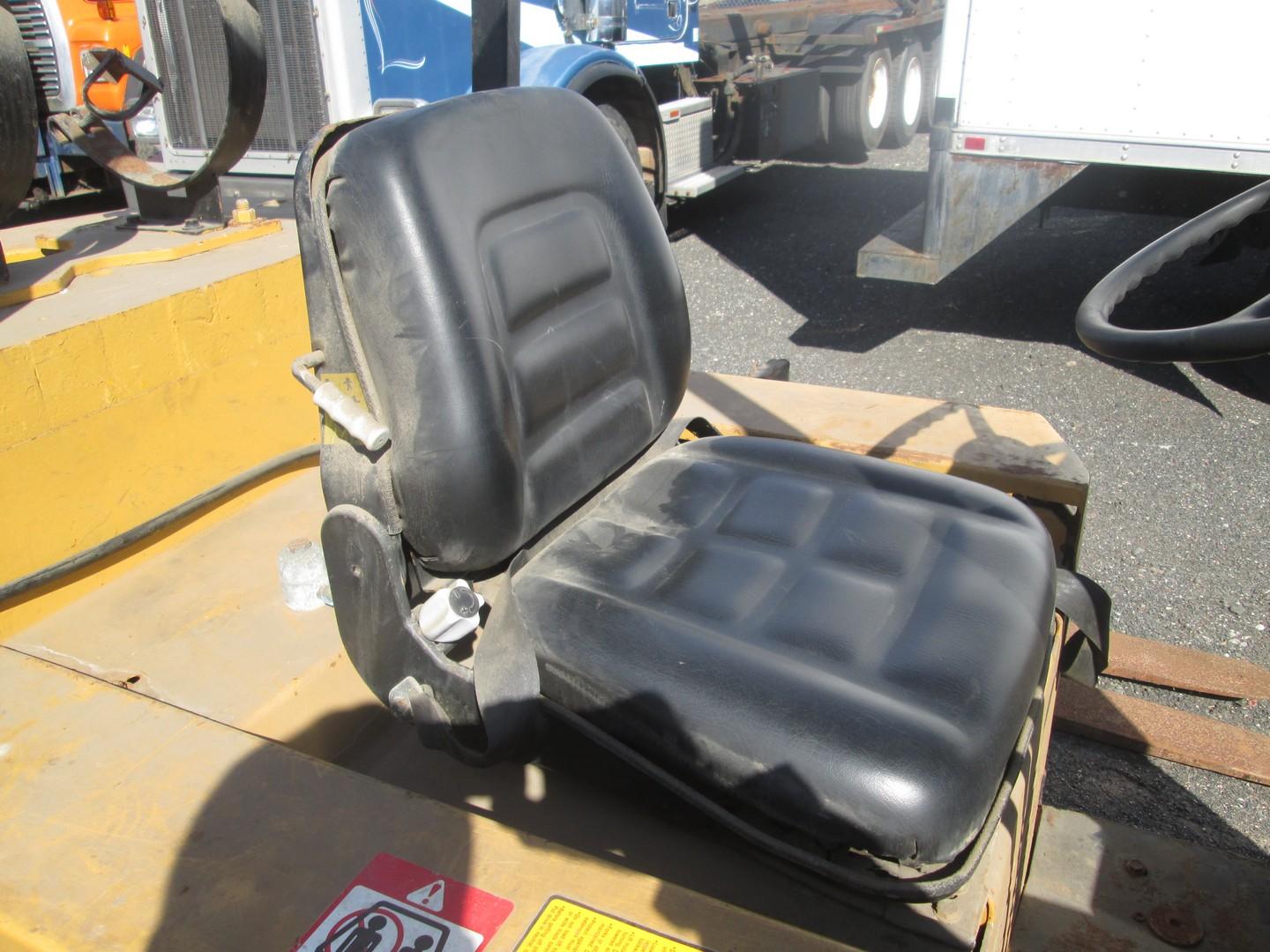Allis Chalmers ACC 80LPS Forklift